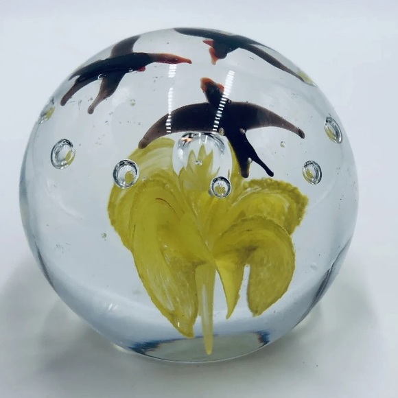 Birds Flying Over Yellow Flower - Art Glass Paperweight with Controlled Bubbles - Picture 5 of 6